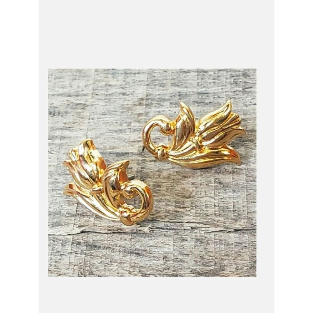 AVON Vintage 1980s Goldtone Tulip Pierced Earrings